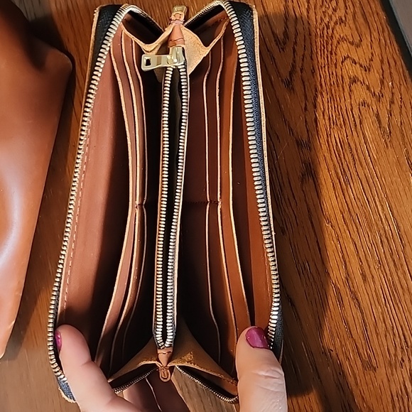 Portland Leather Wallet Zip - Picture 2 of 3